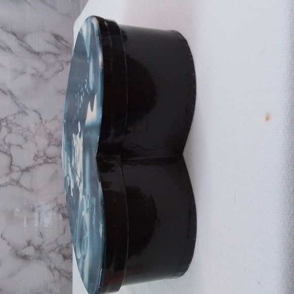 Airwick lavender, Shaker Hill Bayberry Candles with heart Shaped storage box - Picture 7 of 16